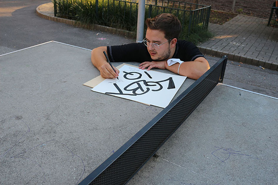 Rado (22) beim Meinung Austeilen Workshop im Bacherpark, Wien.